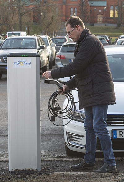 Ökad efterfrågan på laddstationer för elbilar – Elektroskandia erbjuder ett komplett sortiment