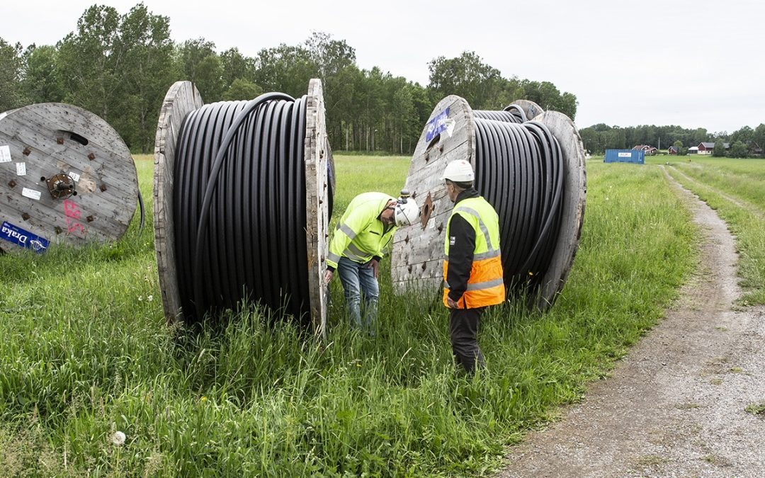 Linjemontage utför kabelförläggning i Hallsberg