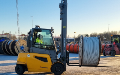 Eldrivna truckar vid logistikcentret